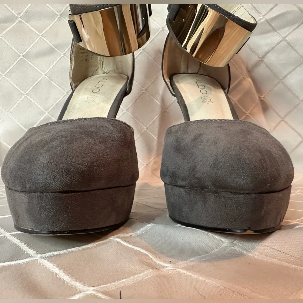 Beautiful Aldo Grey Suede Platform Heels with Gold Metal Accents, Size 9 - Picture 2 of 15